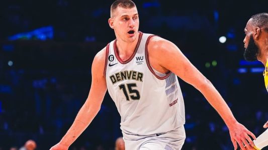 Jokic ofuscou LeBron James e foi o destaque da vitória do Nuggets sobre o Lakers no quarto e decisivo jogo da final do Oeste