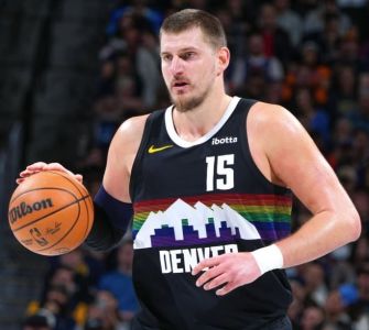 Nikola Jokic, do Denver Nuggets, durante jogo nesta sexta-feira (26)