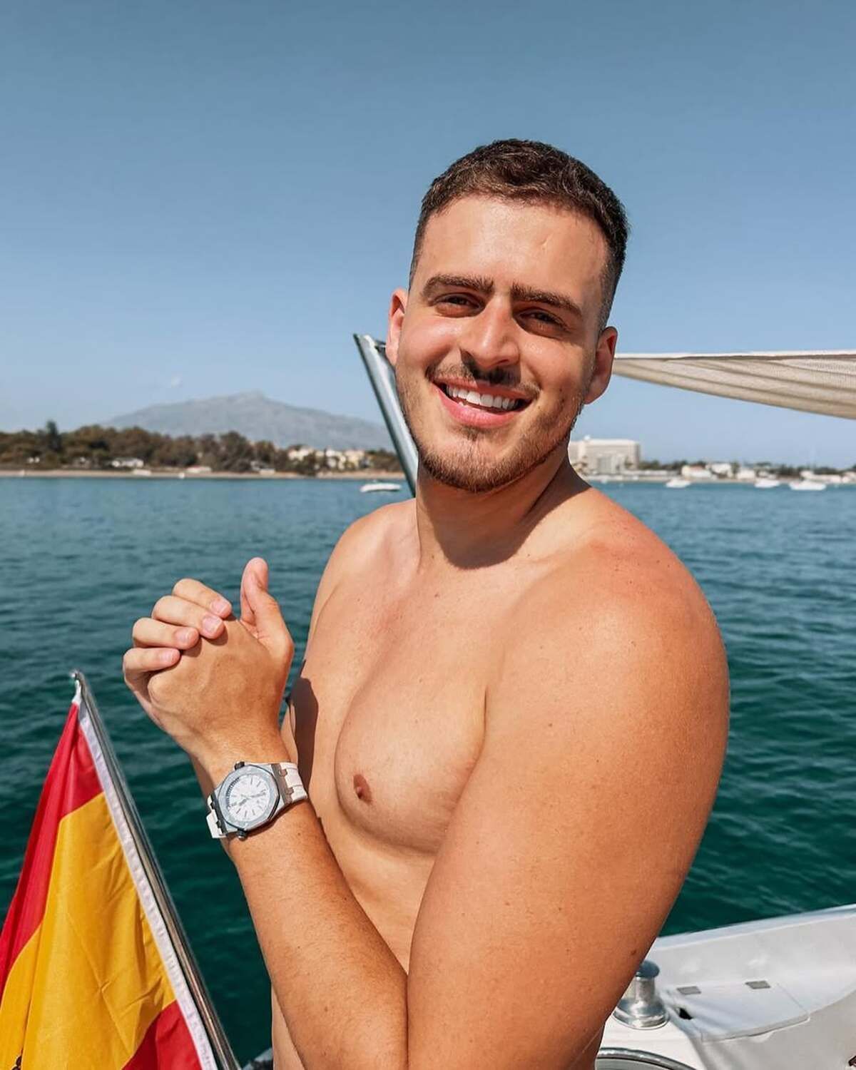 Influenciador de 25 anos vai passar por cirurgia após diagnóstico de cisto no pâncreas: 'Inseguro'