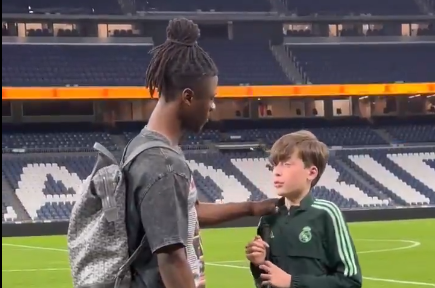 Camavinga realiza sonho de torcedor do Real Madrid com deficiência visual; assista