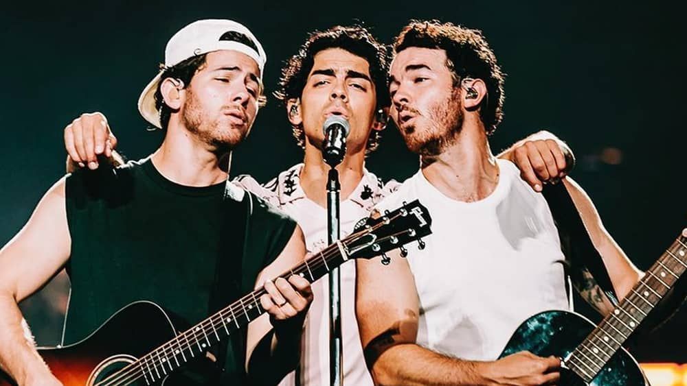 Jonas Brothers virão com turnê ao Brasil em 2024, diz jornalista
