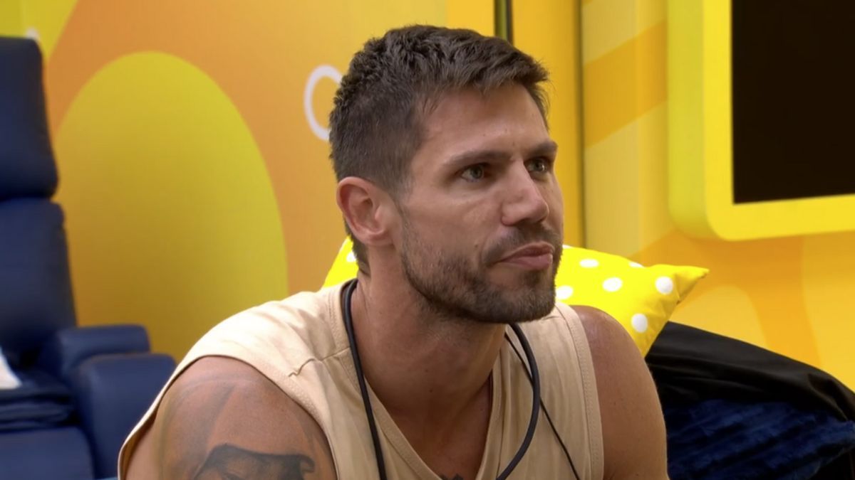 Jonas causa caos na madrugada e é confrontado no BBB 26: 'Maior moleque'