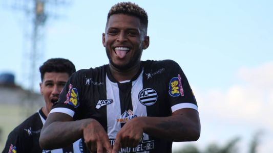 Jonathan marcou dois gols pelo Athletic no Campeonato Mineiro