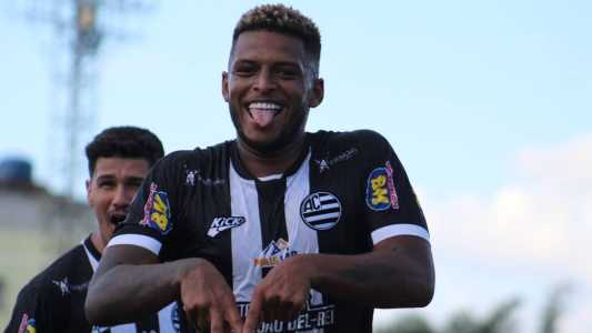Jonathan marcou dois gols pelo Athletic no Campeonato Mineiro