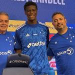 Apresentado no Cruzeiro, Jonathan Jesus revela ídolo e é comparado a ex-zagueiro