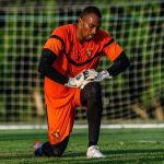 Enderson defende goleiro após falha na derrota do Sport: 'Menino de ouro'