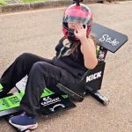 Criança homenageia Bortoleto, da F1, com carrinho de rolimã; piloto reage