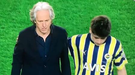 Jorge Jesus não aceitou bem as vaias da torcida do Fenerbahçe nesta segunda (24)