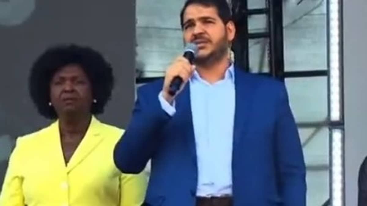 Vídeo: ministro da AGU leva mensagem de Lula à Marcha para Jesus e é vaiado
