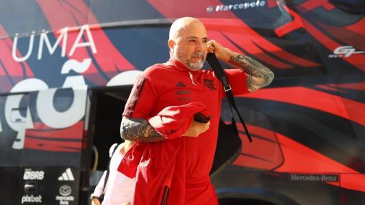 Jorge Sampaoli chegando ao Maracanã: o técnico está pressionado no Flamengo