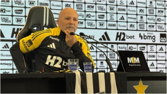 Jorge SAmpaoli durante entrevista de apresentação no Atlético
