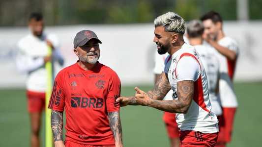 jorge Sampaoli e Gabigol durante atividade do Flamengo no Ninho do Urubu