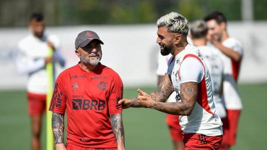 jorge Sampaoli e Gabigol durante atividade do Flamengo no Ninho do Urubu