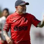 Sampaoli pede substituto de Vidal, e diretoria do Flamengo inicia análise
