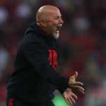 Sampaoli 'balança' no Flamengo após preparador físico agredir Pedro