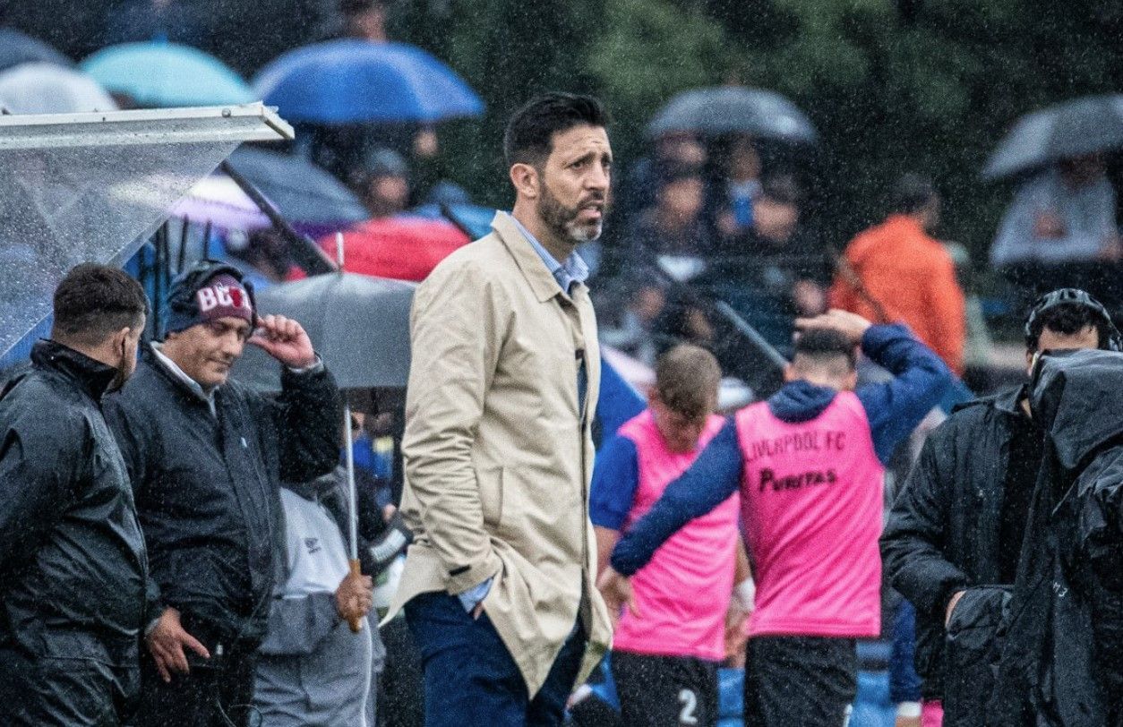 Time do México oficializa substituto de Larcamón, novo técnico do Cruzeiro