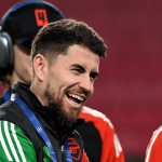 Acertado com o Flamengo, Jorginho desembarca no Rio de Janeiro; assista
