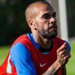 Caso Daniel Alves: jornal espanhol revela versão da vítima em denúncia de assédio contra o lateral