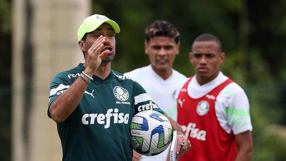 Jornal diz que Abel Ferreira pode deixar Palmeiras por maior salário do mundo