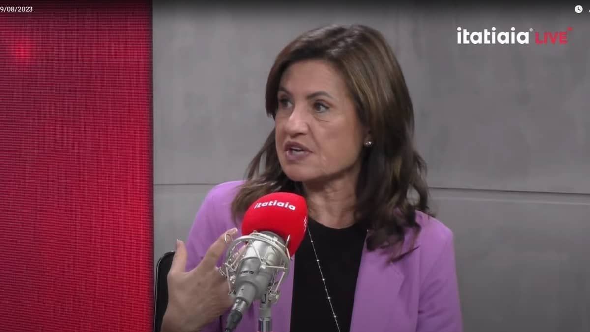 Isabela Scalabrini fala sobre aposentadoria: 'não estava conseguindo dizer isso', brincou 