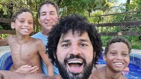 Jornalista Glenn Greenwald usou as redes sociais para homenagear David Miranda