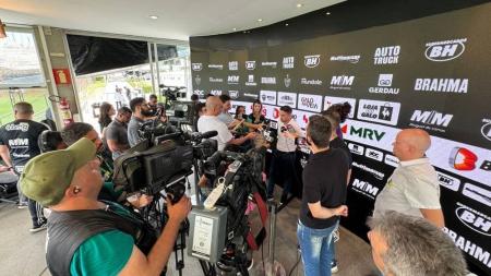 Jornalistas retornaram à Cidade do Galo nesta terça-feira (21)