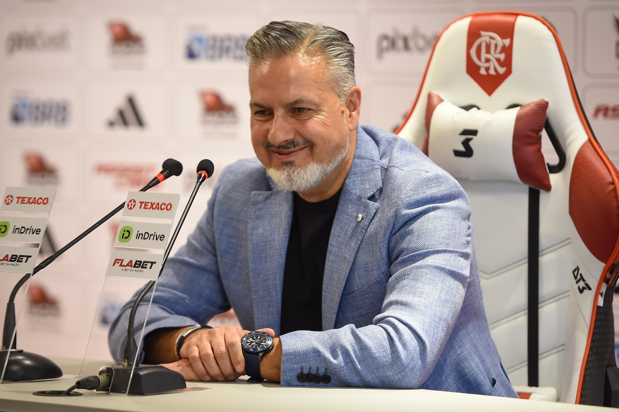 Diretor do Flamengo admite tentativa de contratar destaque do Palmeiras