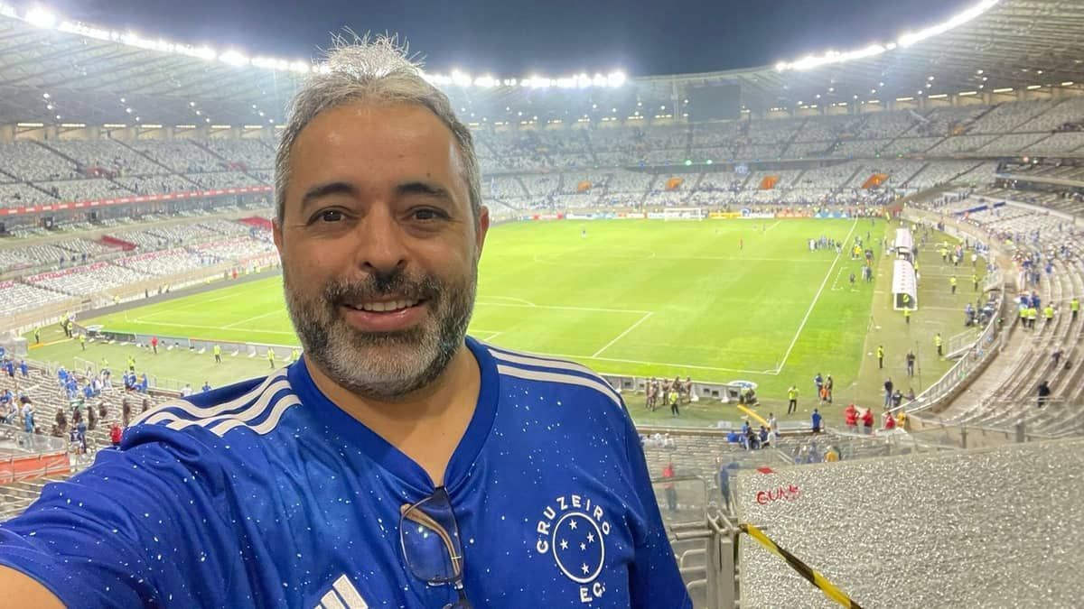 Torcedores do Cruzeiro 'estreiam' reduto em jogo contra o Democrata-SL
