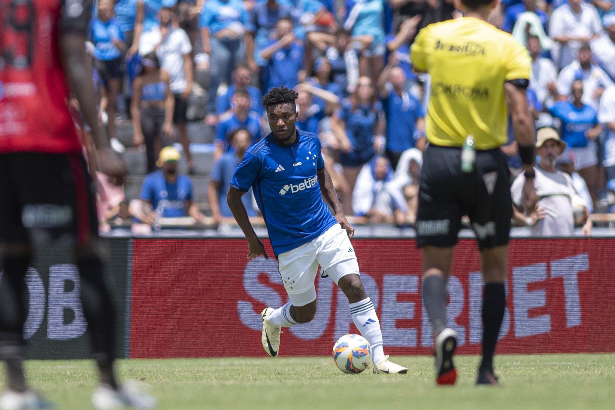 Reforço do Cruzeiro revela sensação após estreia pelo clube: 'Emocionante'