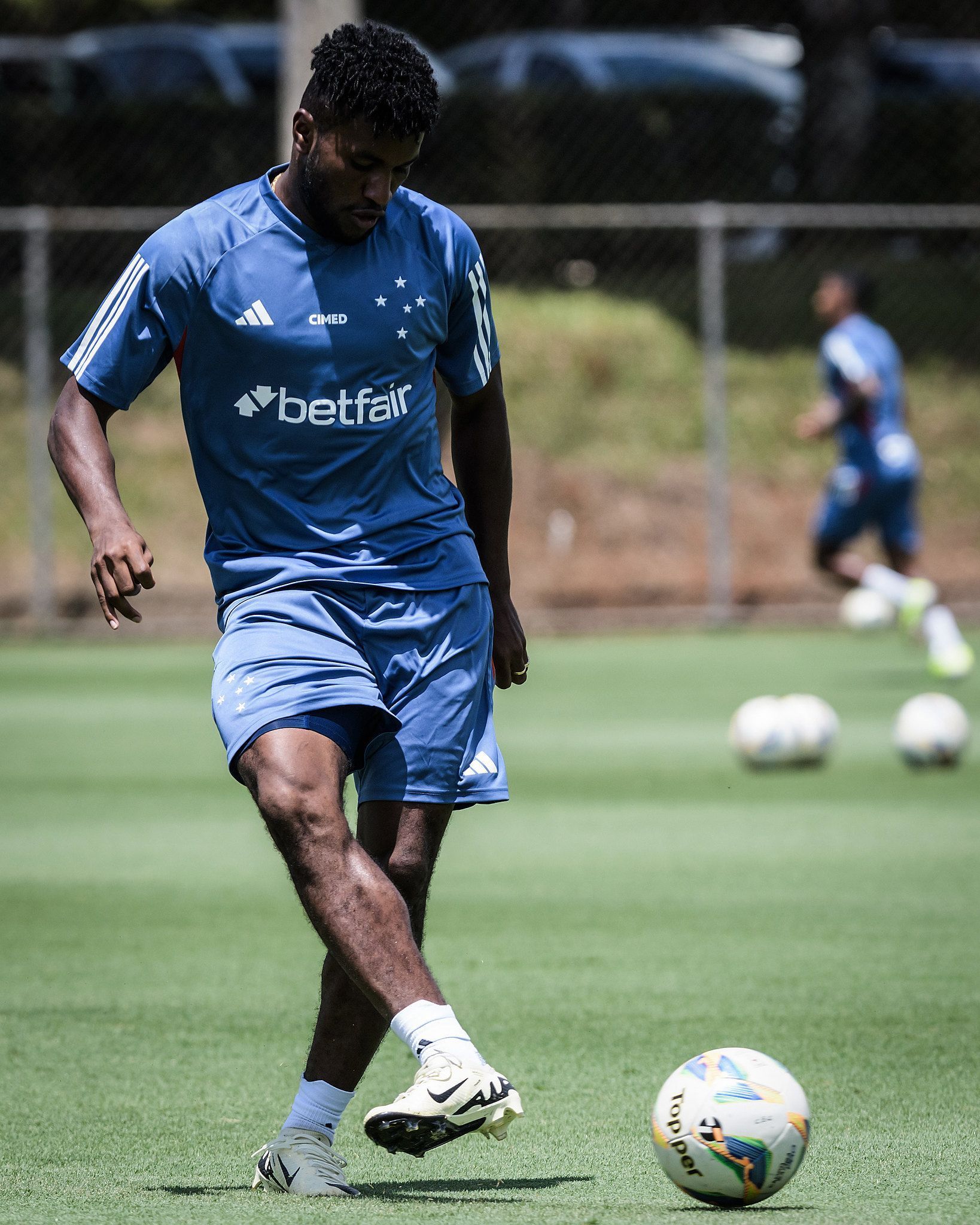 Reforço do Cruzeiro superou fome e saída precoce de casa para chegar à seleção
