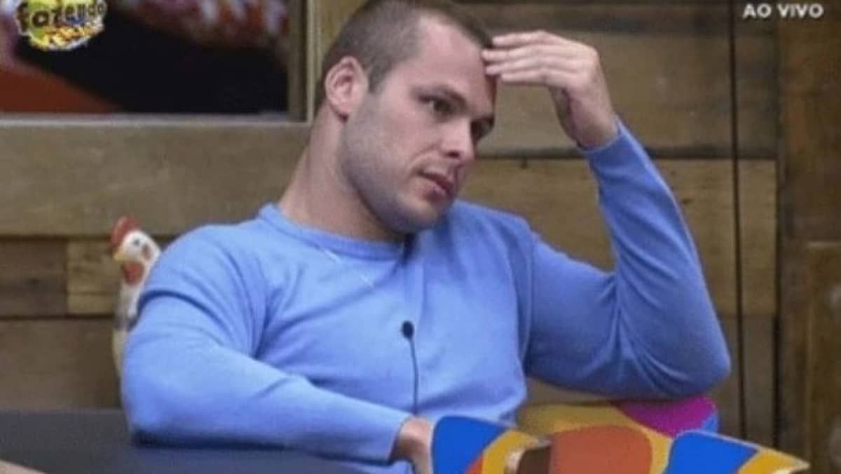 Ex 'A Fazenda' quebra braço do filho de cinco anos, marca a criança com cigarro e ameaça: 'você vai me pagar'  