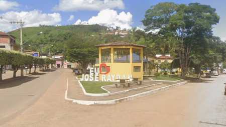 Foto mostra praça principal da cidade de José Raydan