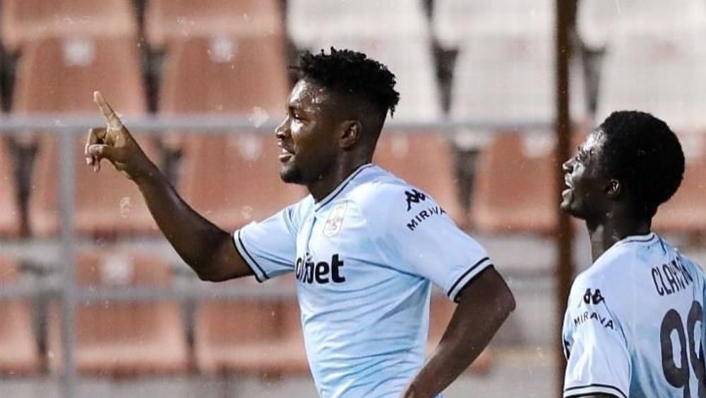 Ex-Cruzeiro marca primeiro gol e dá vitória a time da Europa