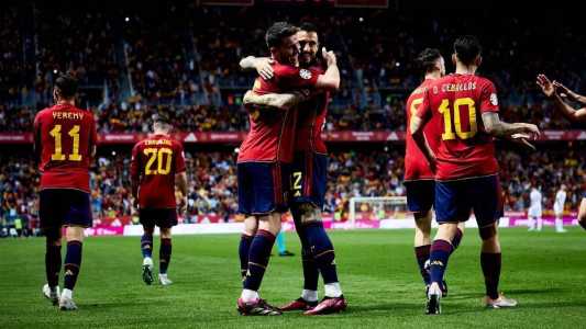 Joselu entrou na etapa final e marcou dois gols para a Espanha