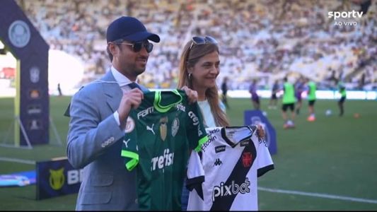 Josh e Leila trocaram camisas antes do confronto de domingo (23)