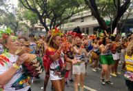 Veja fotos: foliões curtem bloco Ziguiriguidum em BH com homenagem a Gilberto Gil