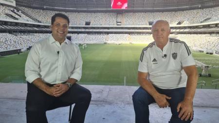 Jovão Vítor Xavier recebe Luiz Felipe Scolari
