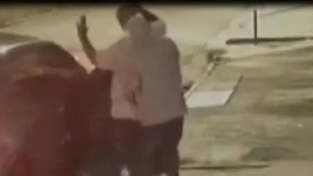 Jovem apontou uma arma para a cabeça de Péricles