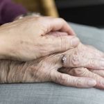 Casal de idosos oferece ajuda para jovem e perde R$ 10 mil em golpe do Pix em Minas 