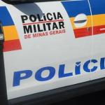 Jovem morde dedo de policial após causar tumulto na porta da casa da ex; saiba mais