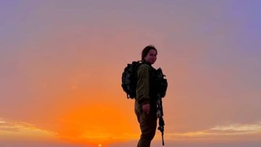 Jovem disse que "vive e morre" por Israel; ela se mudou para lá quando tinha 14 anos