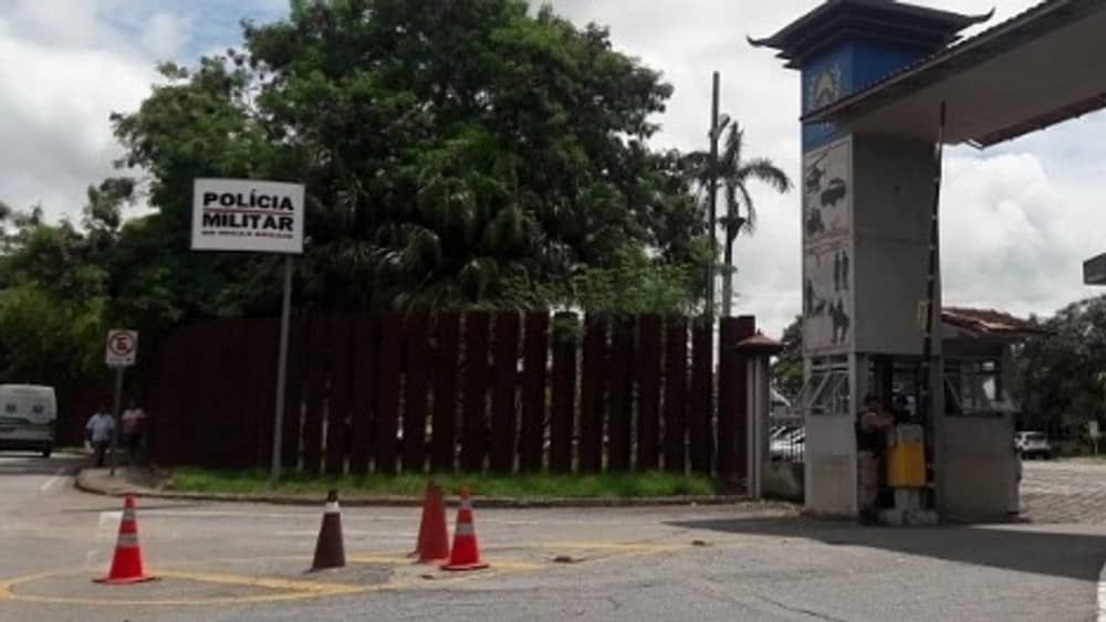 Jovem é preso ao empinar motocicleta em frente ao 14° Batalhão da Polícia Militar em Ipatinga