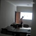 Jovem é preso por furtar calcinhas de vizinha e por guardar vídeos de pornografia infantil em MG