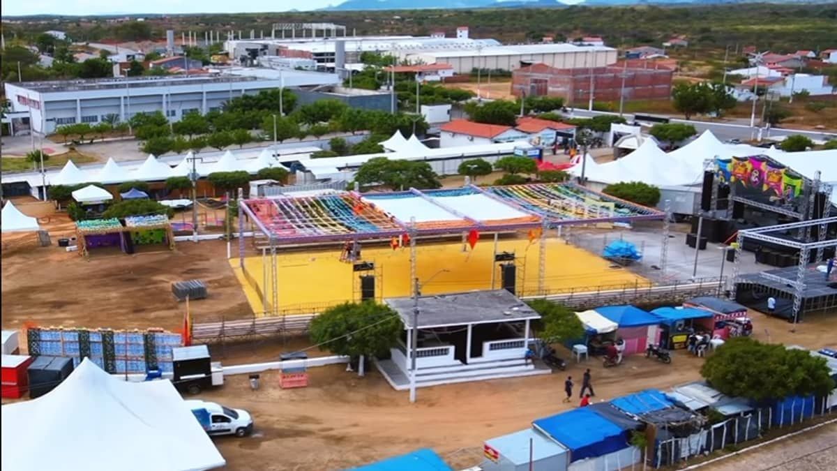 Jovem recebe descarga elétrica e morre em festa de prefeitura