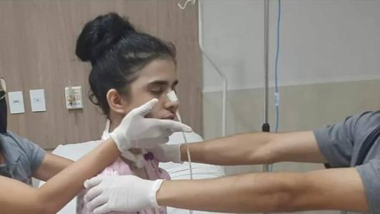 Jovem faz fisioterapia quatro vezes por dia
