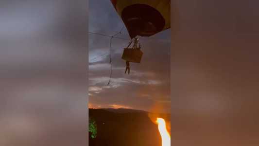 Jovem fica pendurado pelas mãos e cai de balão no interior de Goiás; veja vídeo.