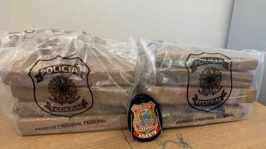 Jovem foi presa em flagrante por tráfico de drogas