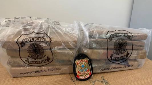 Jovem foi presa em flagrante por tráfico de drogas