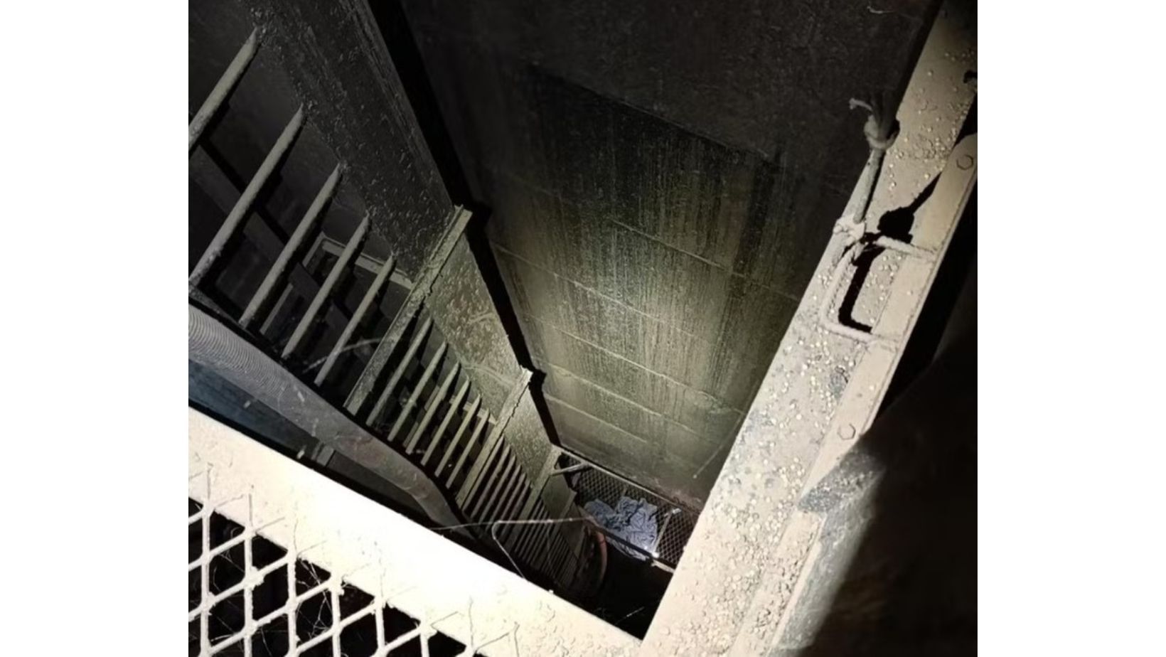 Jovem sobrevive após cair de elevador de mais de 20 metros em MG; veja fotos
