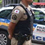 Quatro suspeitos são presos com armas e dez barras de maconha na Grande BH